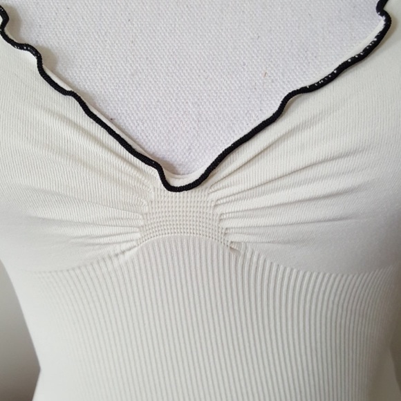 💓💗New with tag bebe stretchy tank top🍒 - Picture 4 of 6